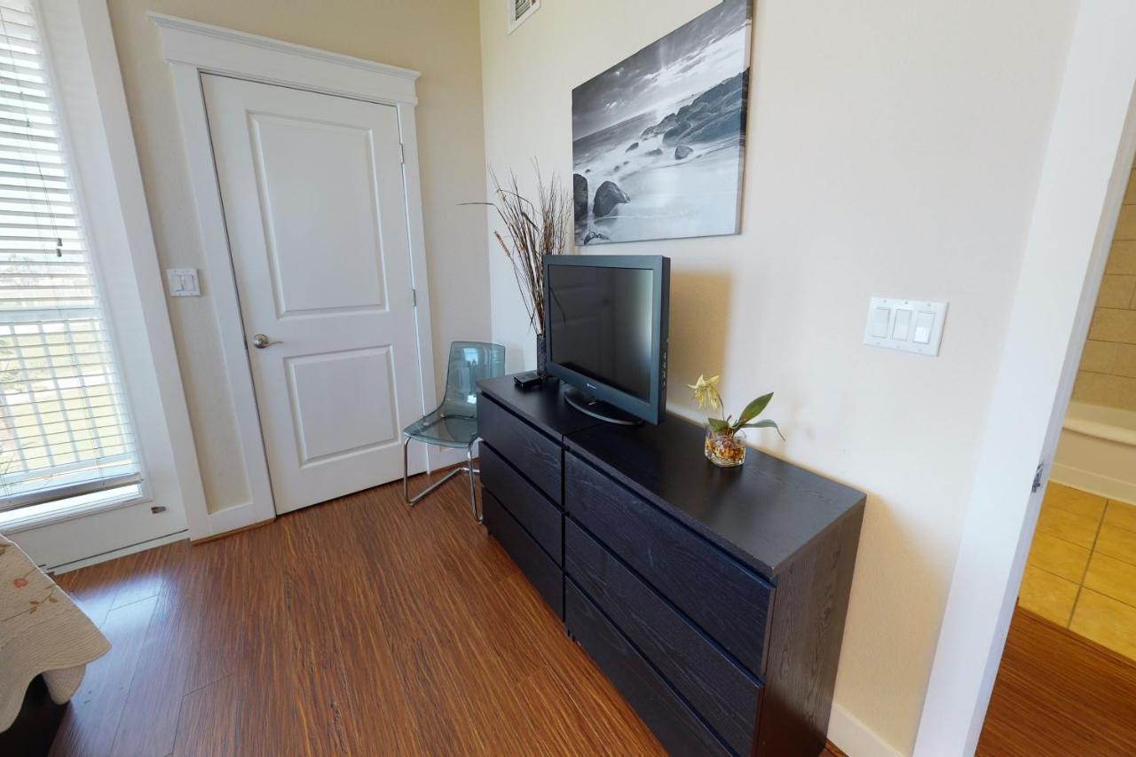 Ocean Breeze Apartment Galveston Exterior photo