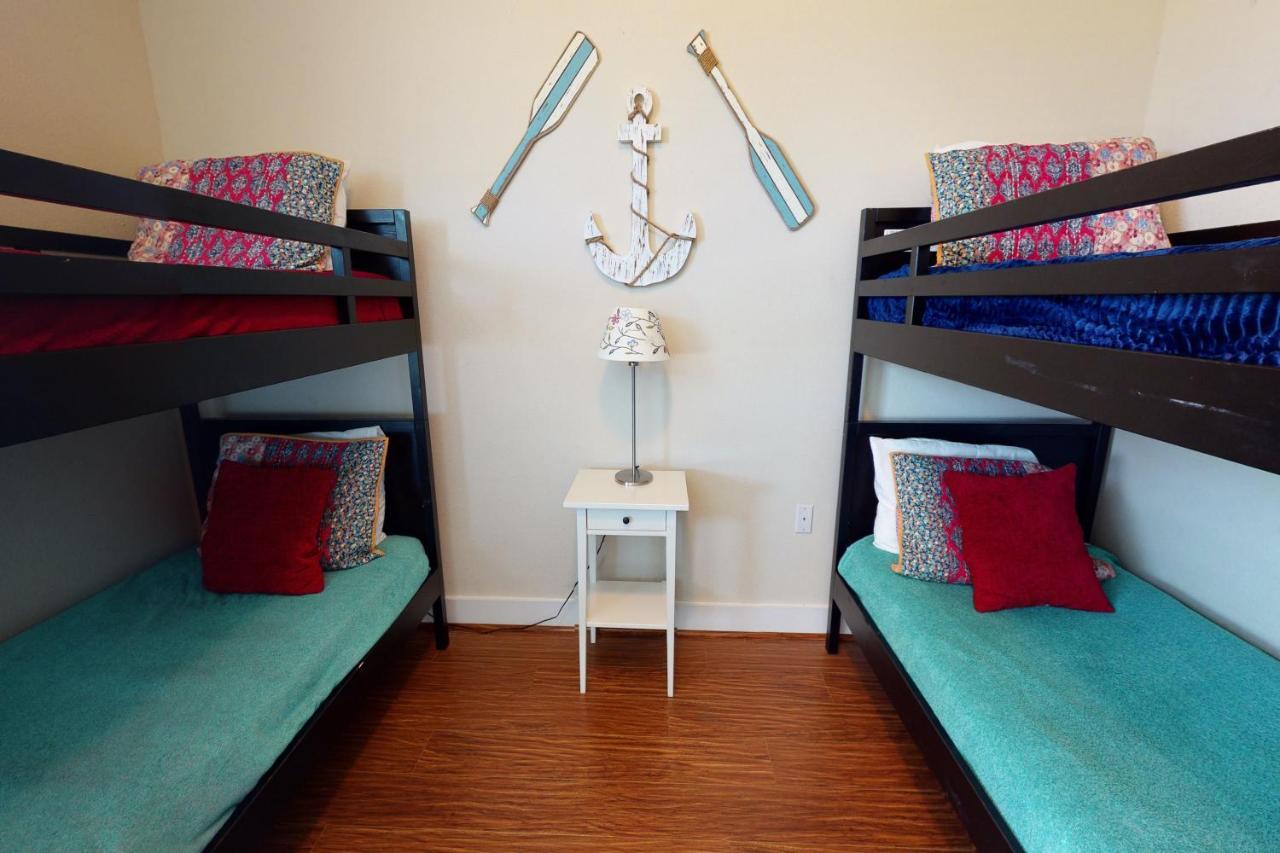 Ocean Breeze Apartment Galveston Exterior photo